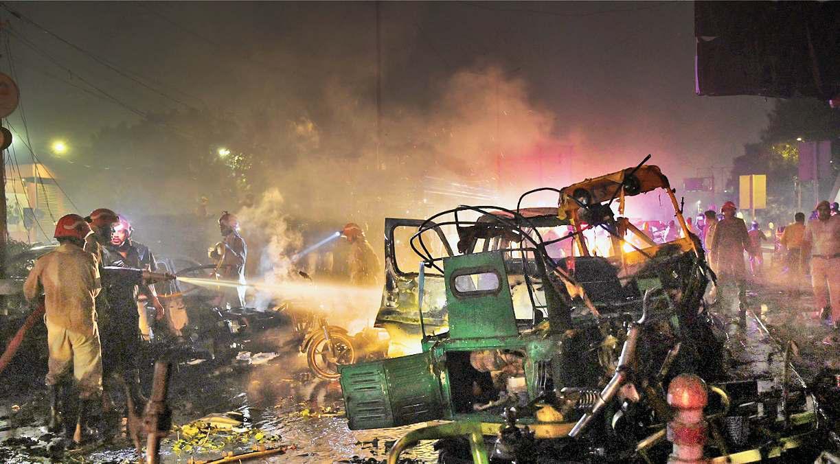 चीथड़ों के बीच चीत्कार