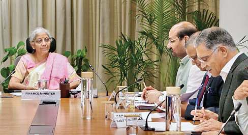 आयात पर निर्भरता घटाने के लिए बने समग्र नीति