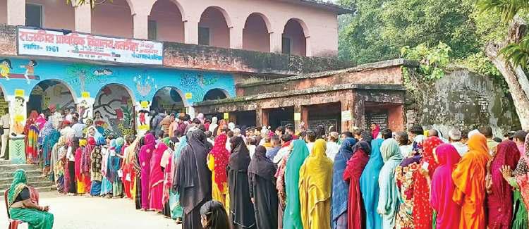 विस चुनाव में मतदाताओं ने रचा इतिहास