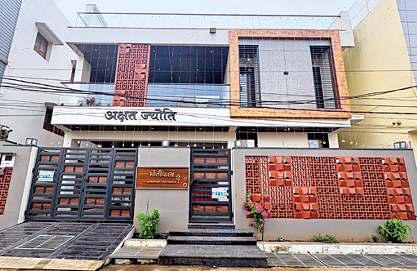 बस्तर का जीरो एनर्जी होमः ऐसा घर, जो बनाता है बिजली और बचाता है पानी