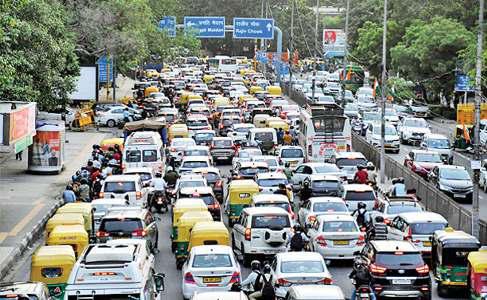 बे-बस दिल्ली का प्रदूषण में घुट रहा दम