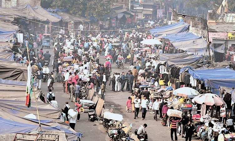 सबक नहीं लिया, चांदनी चौक में रेहड़ी-पटरी वालों का कब्जा शुरू