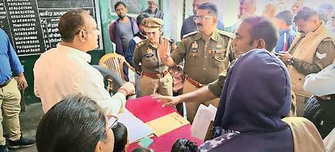 प्राथमिक विद्यालय में मुस्लिम बच्चों ने छात्रों को बोतल में पिलाया पेशाब