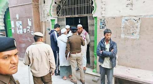 मस्जिदों में तलाशी ले आतंक के सिरे ढूंढ रही पुलिस