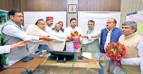 ना-नुकुर के बाद तेजस्वी बने राजद विधायक दल के नेता