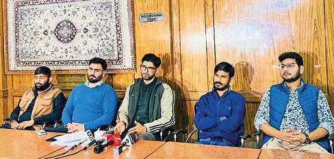 धमाके के बाद कश्मीरी छात्रों पर बढ़ी सख्ती, पीएम से हस्तक्षेप करने की मांग