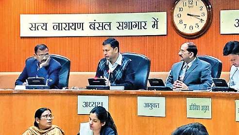 पार्किंग की सुरक्षा होगी पुख्ता, वाहनों की जांच सहित गार्ड होंगे तैनात, प्रस्ताव पास
