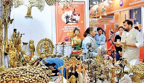 खादी मंडप में देखने को मिल रहा प्रधानमंत्री के विजन का भारत