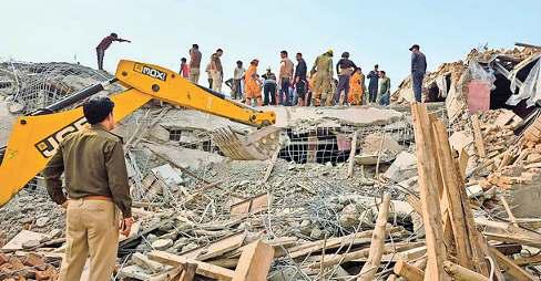 ग्रेटर नोएडा में निर्माणाधीन तीन मंजिला अवैध मकान गिरा, 11 कामगार दबे, चार की मौत
