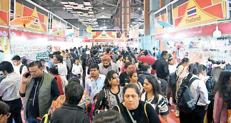 आम जन के लिए खुला व्यापार मेला, खरीदारों की रही भीड़