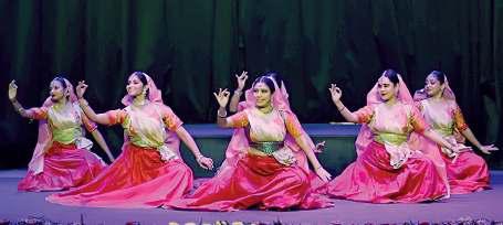 बुंदेलखंड के बधाई लोकनृत्य ने बांधा समां