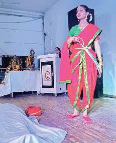 रानी लक्ष्मीबाई के जीवन से प्रेरणा लेने का दिया संदेश