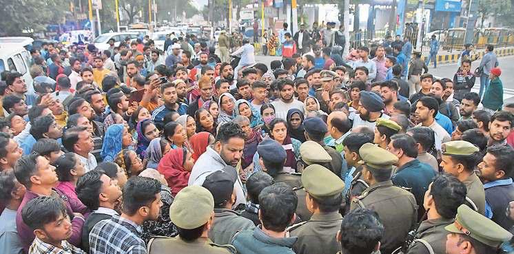 तेज रफ्तार इनोवा ने बाइक सवार दोस्तों को मारी टक्कर, दो की मौत, एक गंभीर घायल
