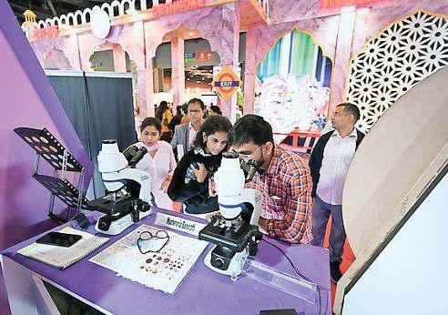 मेले में शुगर-बीपी का हो रहा फ्री चेकअप