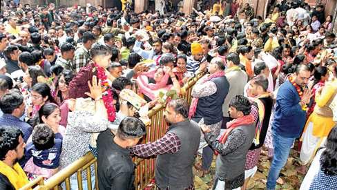 बांकेबिहारी मंदिर में टूटी परंपरा, नहीं हुआ देहरी पूजन, सेवायतों ने किया कड़ा विरोध