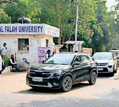 अभिभावकों ने यूनिवर्सिटी प्रबंधन से पूछा, अब हमारे बच्चों का क्या होगा