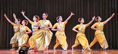 कलाकारों ने देवी दुर्गा के नौ रूपों की दी प्रस्तुति