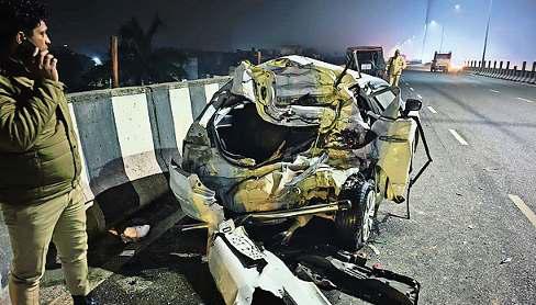 हाईवे पर अज्ञात वाहन से कार की टक्कर, एक की मौत