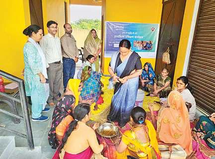 जंगली घास से की शुरुआत, आत्मनिर्भर बन खोल रहीं समृद्धि के द्वार