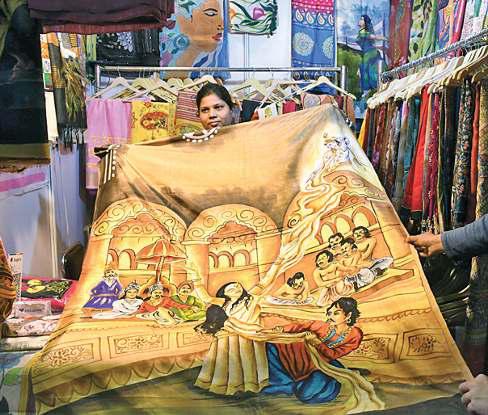 भारत मंडपम में हर साड़ी की थीम सुना रही अलग कहानी