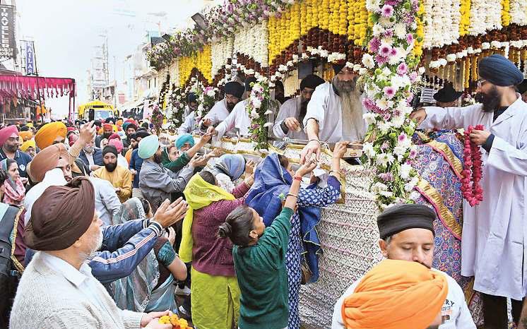 गुरु तेग बहादुर साहिब के बलिदान दिवस पर निकाला गया भव्य नगर कीर्तन