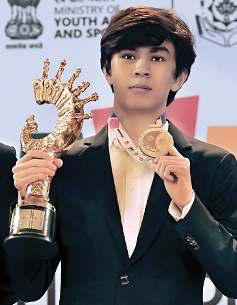 19 वर्ष के सिंडारोव बने विश्व विजेता