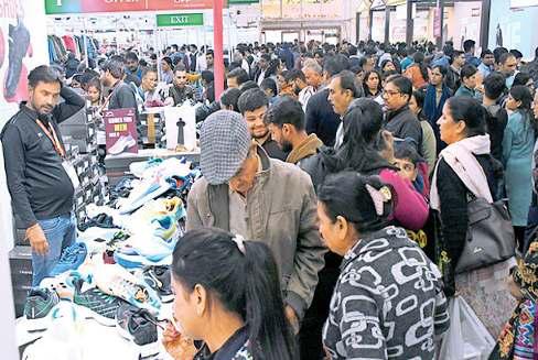 थाइलैंड से महाराष्ट्र तक हर स्टाल पर दिखी रौनक