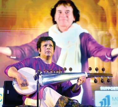 शिष्यों की प्रस्तुति में बिखरी गुरु की आभा