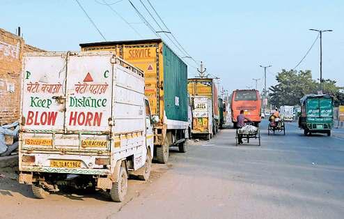 ‘ट्रक-बे’ न होने से जानलेवा साबित होते हैं सड़क पर खड़े वाहन