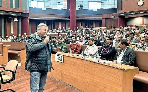 पीपल बाबा ने बागवानी के बारे में किया जागरूक