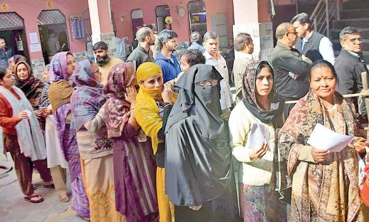 बिजली-पानी, सफाई जैसे मुद्दों पर डाले वोट
