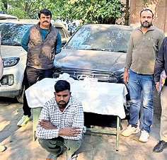 एडवांस टूल्स की मदद से चुराते थे महंगी कारें
