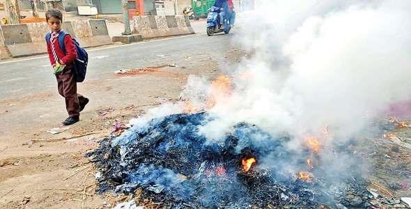 पराली जलाने से नहीं, दिल्ली में वाहनों, उद्योगों व अन्य स्रोतों से बढ़ रहा प्रदूषण