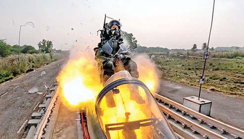 बचेगी पायलट की जान, चंडीगढ़ में लड़ाकू विमान के बचाव तंत्र का सफल परीक्षण