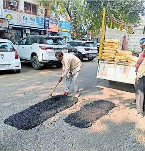 अभियान के पहले दिन सड़कों पर भरे 872 गड्ढे