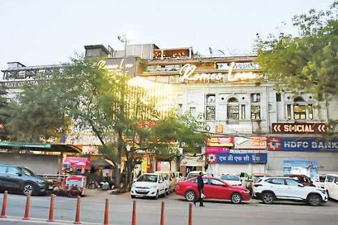 बिना फायर एनओसी के चल रहे 3000 बार