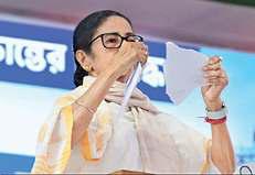 ममता ने मंच पर फाड़ा मनरेगा का पत्र, कहा- अपनी शर्तों पर चलेगा बंगाल