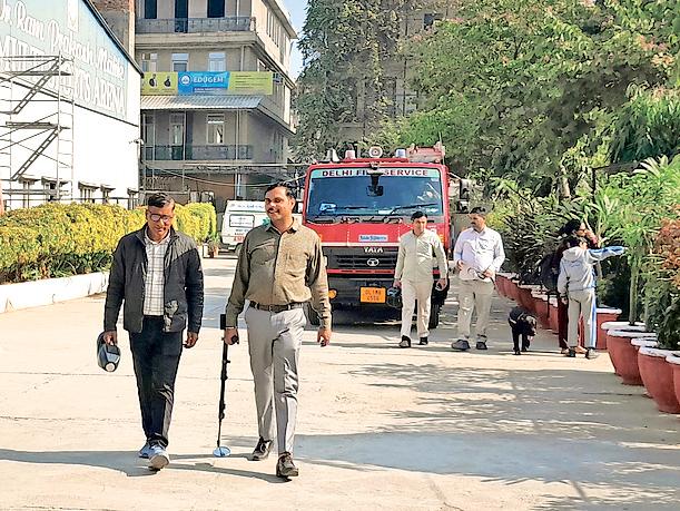 स्कूलों को बम से उड़ाने की धमकी