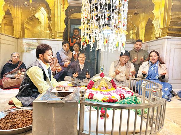 उत्सवी रंग, डेढ़ माह बाद फिर मनी दीपावली