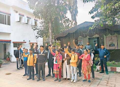 नौकरी के नाम पर एक हजार बेरोजगारों को ठगा