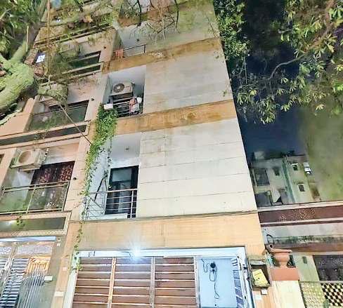 घर छिन जाने के तनाव में मां ने दो बेटों संग लगाया फंदा