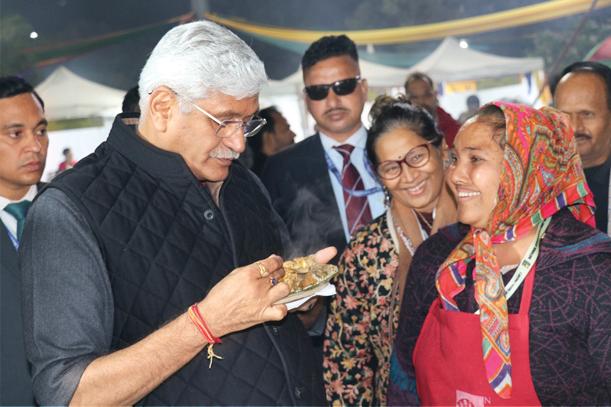 लुप्त होते व्यंजनों का अस्तित्व बचाने में मददगार है फेस्टिवल : गजेंद्र सिंह