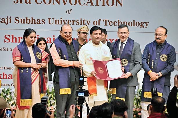 एनएसयूटी के तीसरे दीक्षा समारोह में 2450 विद्यार्थियों को दी गई डिग्री