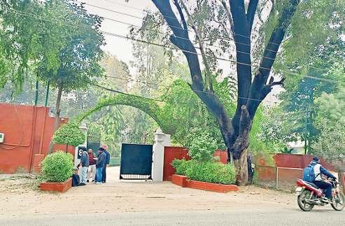 अमृतसर में दूसरे दिन भी बंद रहे स्कूल, एटोमिक मेल की जांच बनी चुनौती
