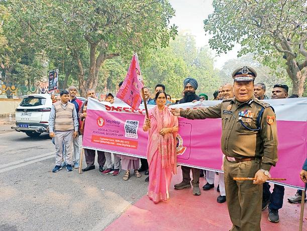 'से हेल्प' एप के प्रति लोगों को जागरूक करने को निकाली ऑटो रिक्शा रैली