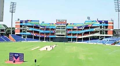 फुटबालर लियोन मेसी की एक झलक पाने के लिए बेताब हैं दिल्ली वाले