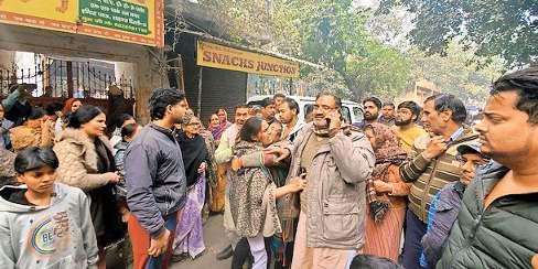 मंदिर के अंदर घुसकर दिनदहाड़े पुजारी की पत्नी की गंडासे से वार कर हत्या