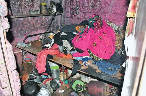 खाना बनाते वक्त बिस्तर में लगी आग, दम घुटने से बच्ची की मौत