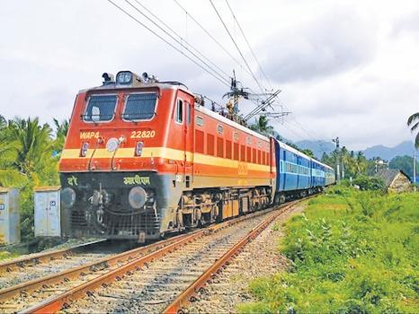 स्वर्ण नगरी एक्सप्रेस से कटकर महिला और पुरुष की हुई मौत