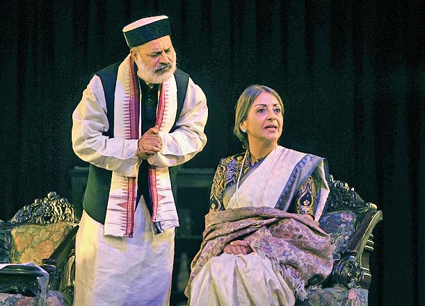 समाज के झूठ और पाखंड का आईना बने 'प्रेत'